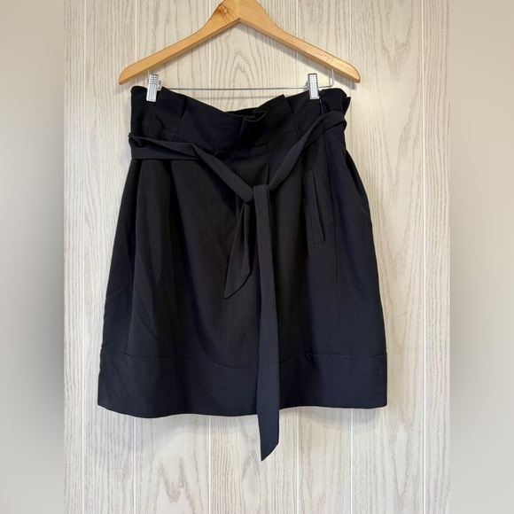 BCBG Black Wool Paper Bag Skirt Size 12 EUC - Picture 1 of 3